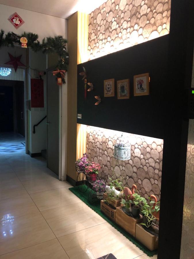 Boston Plus Hotel Chiayi Extérieur photo