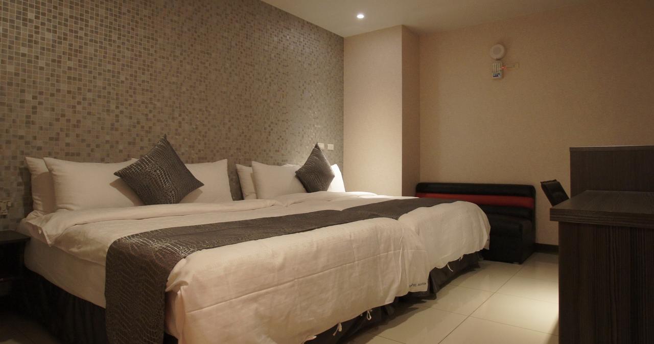 Boston Plus Hotel Chiayi Extérieur photo