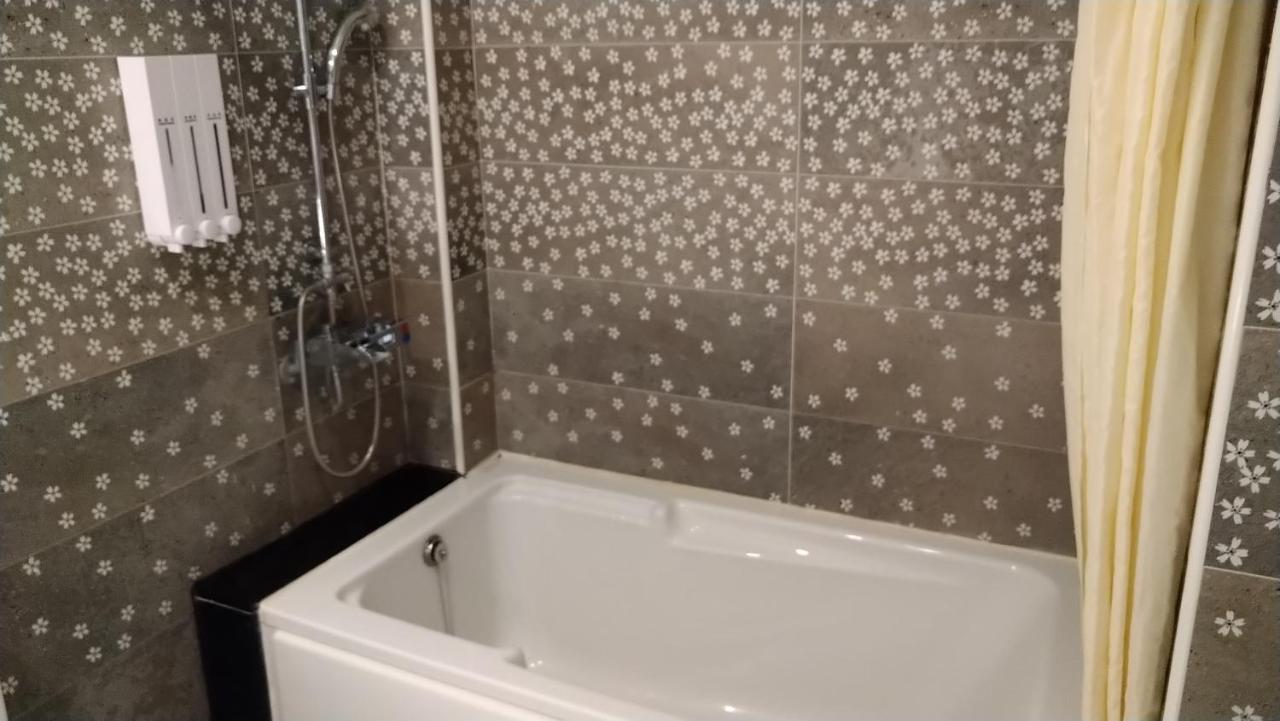 Boston Plus Hotel Chiayi Extérieur photo